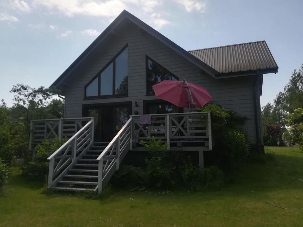 Villa Dom Z Ogrodem Laka  Exterior foto
